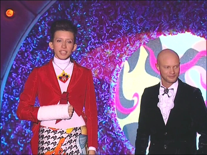 11. хрусталев камеди вумен. камеди вумен 10 выпуск. камеди вумен в церкви со свечками. дмитрий хрусталев камеди вумен.