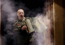 Физрук: Дед-то тебя нахлобучил