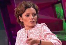 Камеди Вумен – Фотография на паспорт