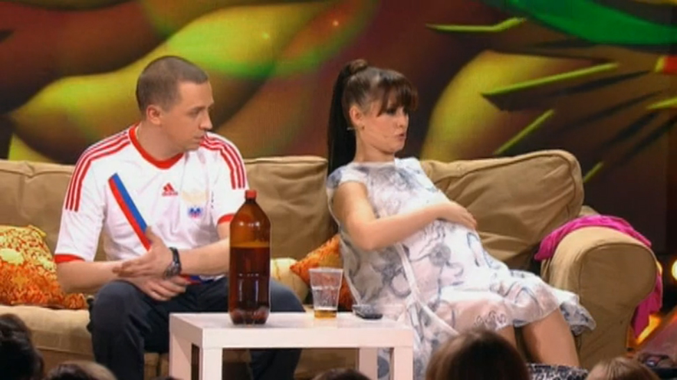 Камеди Вумен - Муж И Беременная Жена Смотрят Чемпионат Мира По Футболу -  Тнт Онлайн