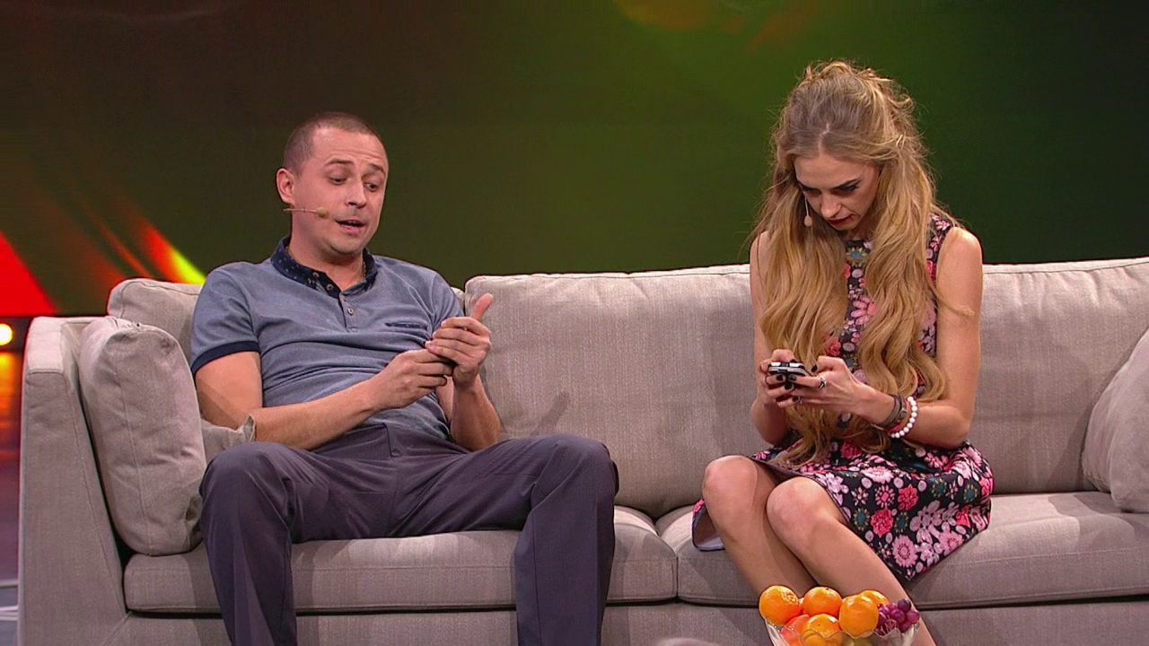 Камеди вумен колготки. Медведева камеди вумен снимаю чулек mp3. Я снимаю чулёк. Чулок камеди. Я снимаю чулок камеди вумен.