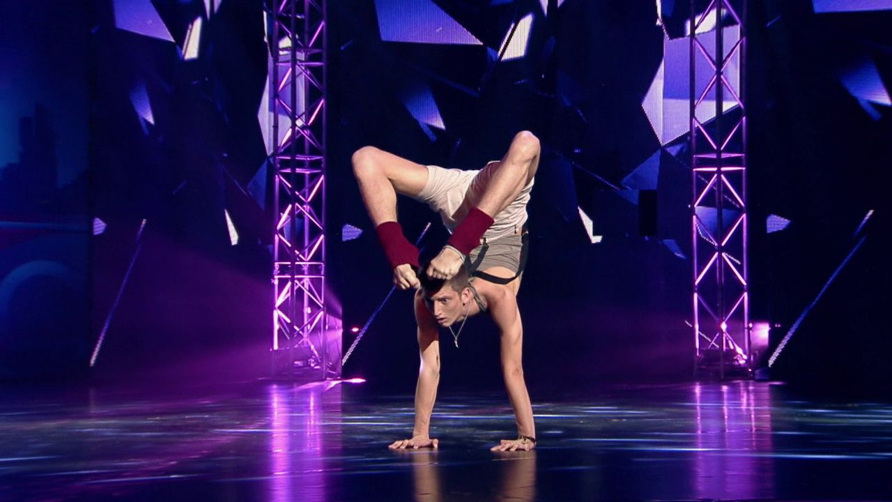 юлиана бухольц 2021. юлианна бухольц. шоу танцы юлиана бухольц. танцуй танцы на первом. йорданис форбес танцор.