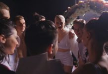 ТАНЦЫ. За несколько мгновений до выхода на сцену!